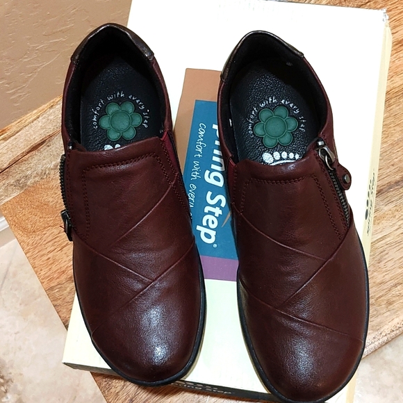 Spring Step Leather Slip on Shoes - Picture 2 of 5